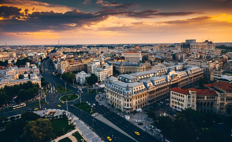 București, România