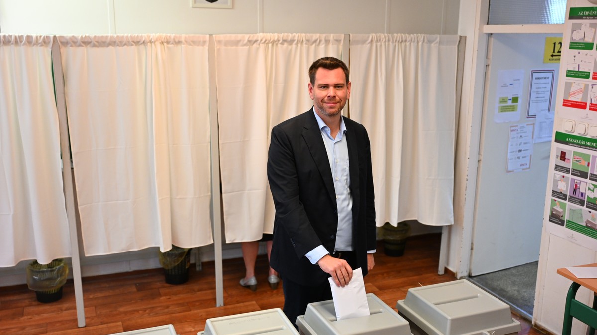 A demokrácia ünnepe – Vitézy Dávid is leadta voksát: elárulta, milyen eredményt vár