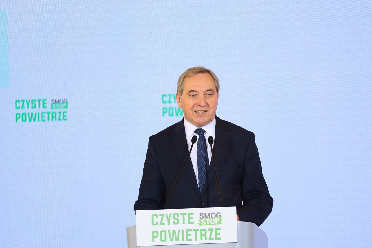 Uroczystość podpisania porozumienia w sprawie realizacji programu priorytetowego "Czyste Powietrze" przez poprzedni rząd