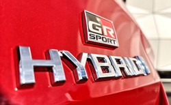 Toyota Corolla sedan GR Sport wjeżdża do Polski. Nowa limuzyna kusi nie tylko wyglądem