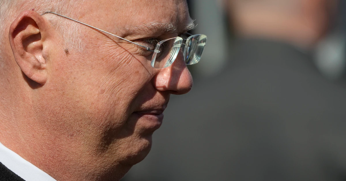 Tajemnicza wizyta Dmitrijewa w Paryżu. Został zauważony nieopodal Pałacu Elizejskiego