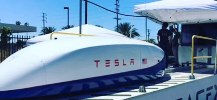 Tesla bije rekord prędkości własnym środkiem transportu Hyperloop
