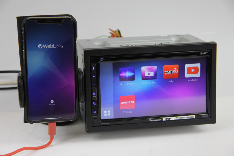 WebLink nowy standard łączności smartfona z radiem samochodowym