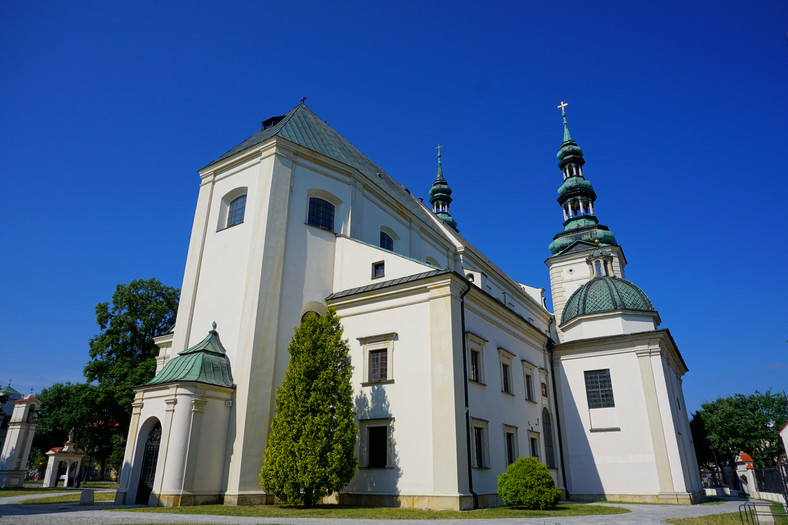 Bazylika katedralna Wniebowzięcia NMP i św. Mikołaja w Łowiczu to miejsce spoczynku dwunastu arcybiskupów gnieźnieńskich i prymasów Polski