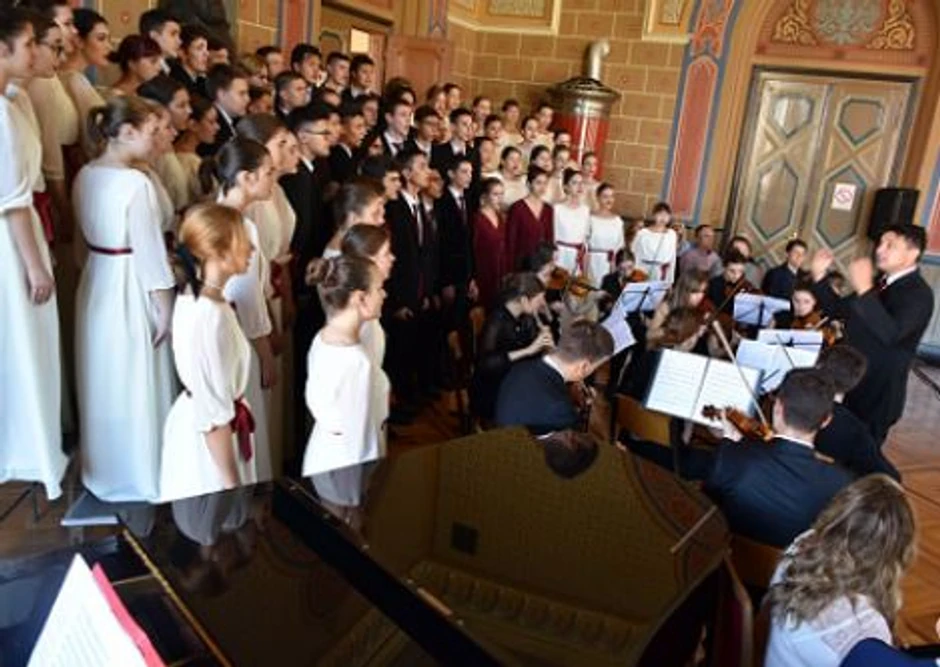 Jovan Travica, dirigent sa horom i ansamblom na Svečanom otvaranju 51 Brankovog kola u Karlovačkoj gimnaziji, 202