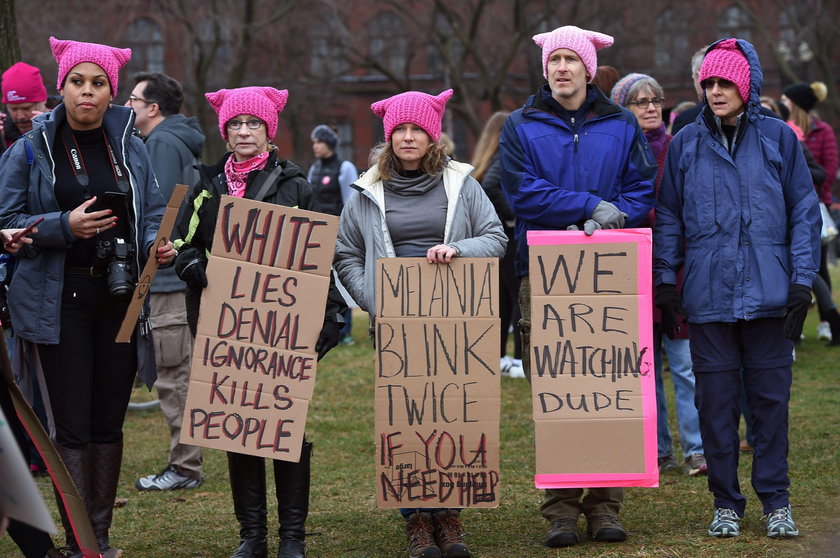Kobiety protestują przeciwko Trumpowi