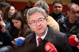 Francja szykuje się do trzeciej tury. Chrapkę na stanowisko premiera ma eurosceptyczny Mélenchon