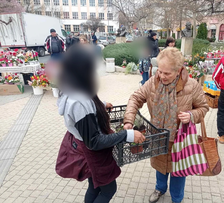 Štićenici Vaspitno-popravnog doma povodom Dana žena poklanjali saksijsko cveće koje sami uzgajaju