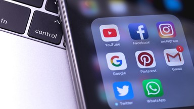 Parlament Australii przyjął nowe prawo: Facebook i Google będą płacić mediom za newsy