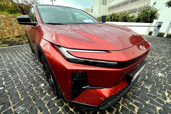 Nowa Toyota wjeżdża do Polski. Jest ładna, szybka i wygodna. Ile kosztuje?