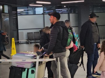 Vlada Vuksanović sa ženom i decom