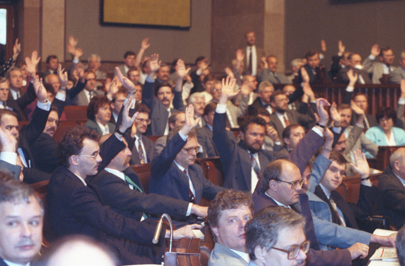 Głosowanie Sejmu nad wotum nieufności dla rządu Hanny Suchockiej w maju 1993 r.
