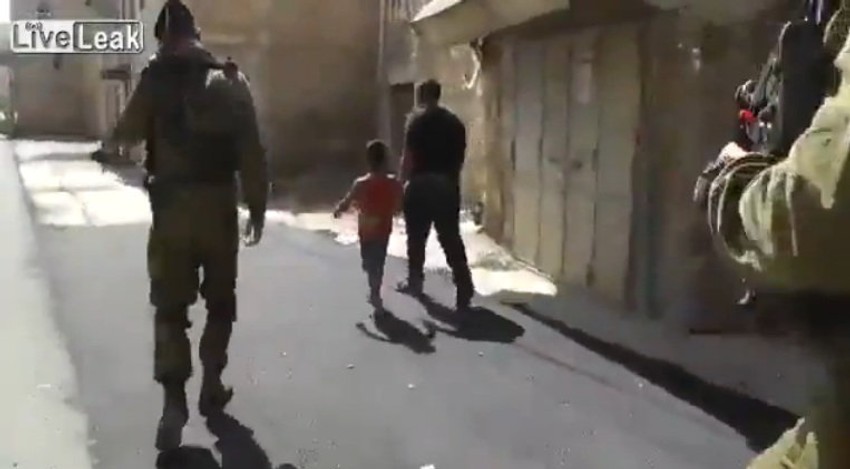 Vojnici privode petogodišnjaka