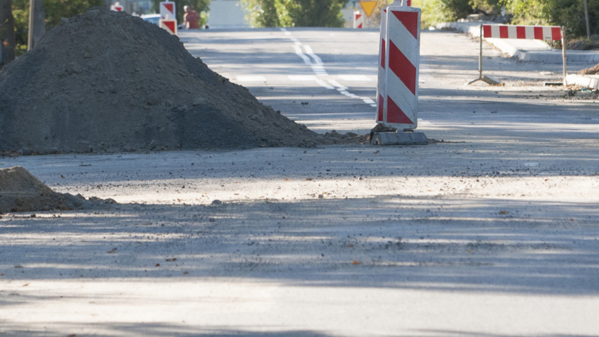 Nowo budowana w Kielcach ulica będzie nosiła imię Konstantego Miodowicza, a skwer przy rezerwacie Kadzielnia imię Edmunda Niziurskiego – zadecydowali kieleccy radni. Pierwszej uchwały radni nie poparli jednogłośnie.