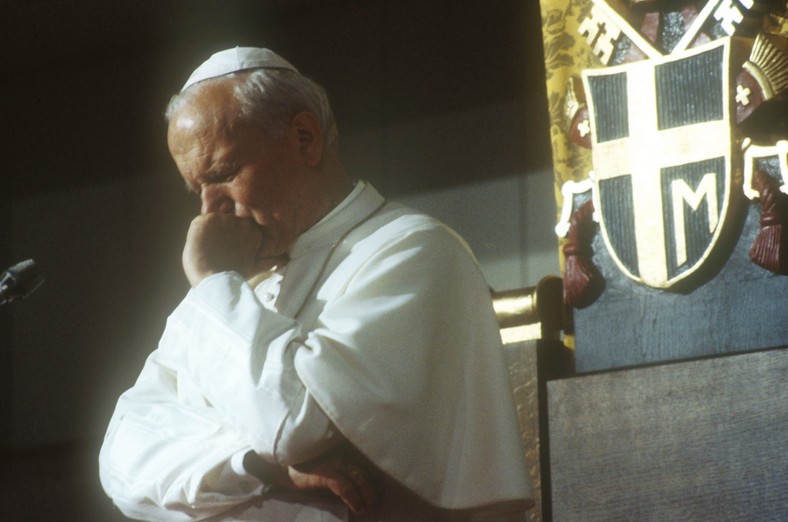 III pielgrzymka papieża Jana Pawła II do Polski. Ojciec Święty w auli Katolickiego Uniwersytetu Lubelskiego, Lublin 09.06.1987 r.