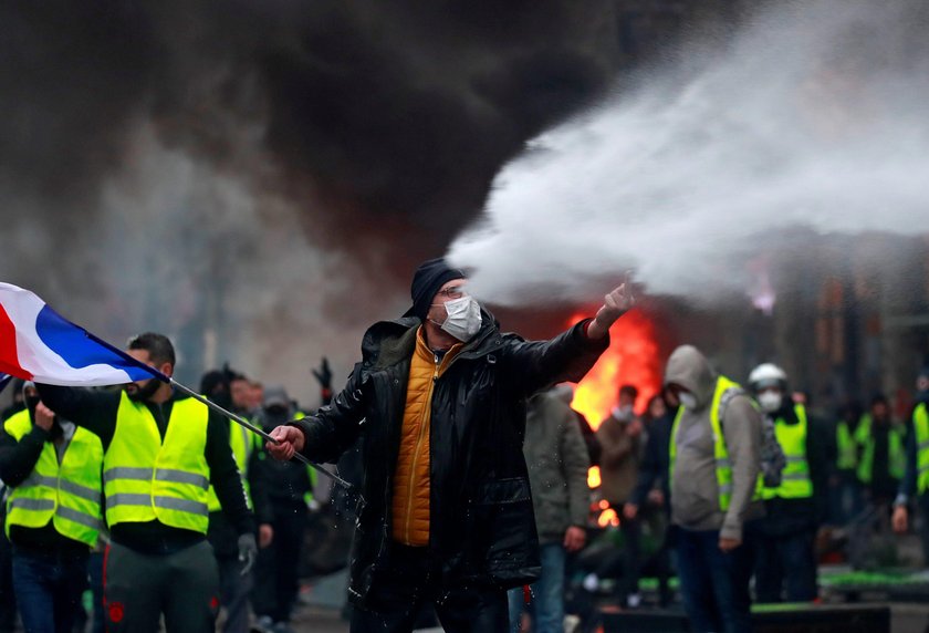 Zamieszki w centrum Paryża. Policja użyła gazu