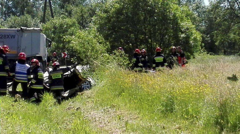 Poważny wypadek pod Oświęcimiem. Auto rozpadło się na kawałki