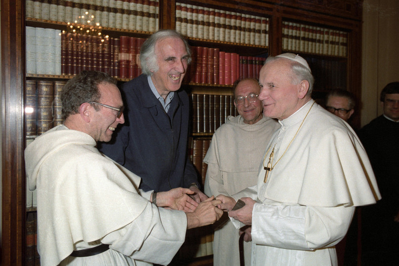 Papież Jan Paweł II z Jeanem Vanierem, w Watykanie, 1984 r.