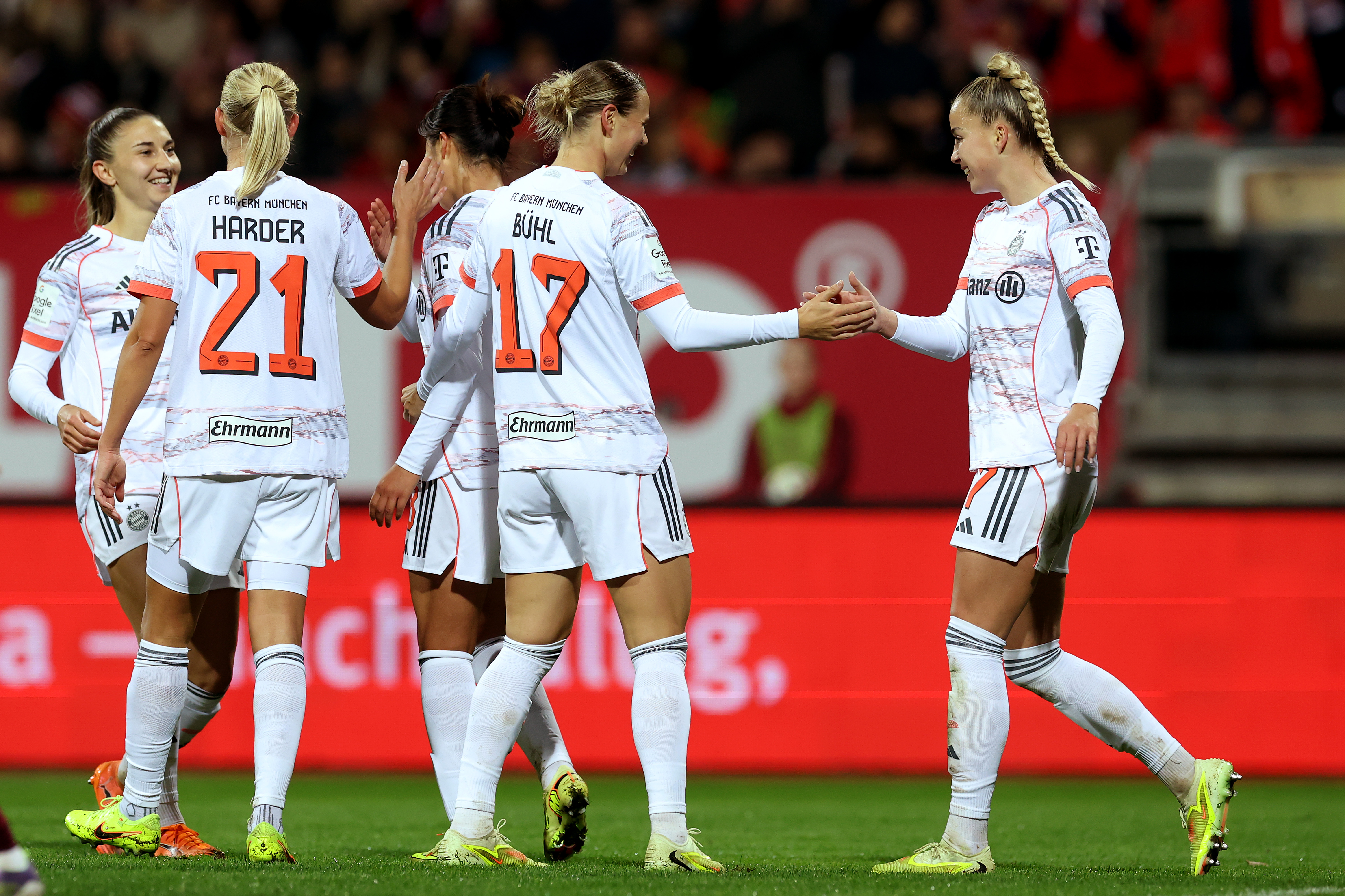 Bayern-Frauen drehen 0:2 gegen Titelverteidiger Arsenal - Bühl mit drei Vorlagen