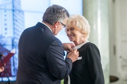 Prezydent Komorowski odznaczył zasłużonych pracowników Telewizji Polskiej