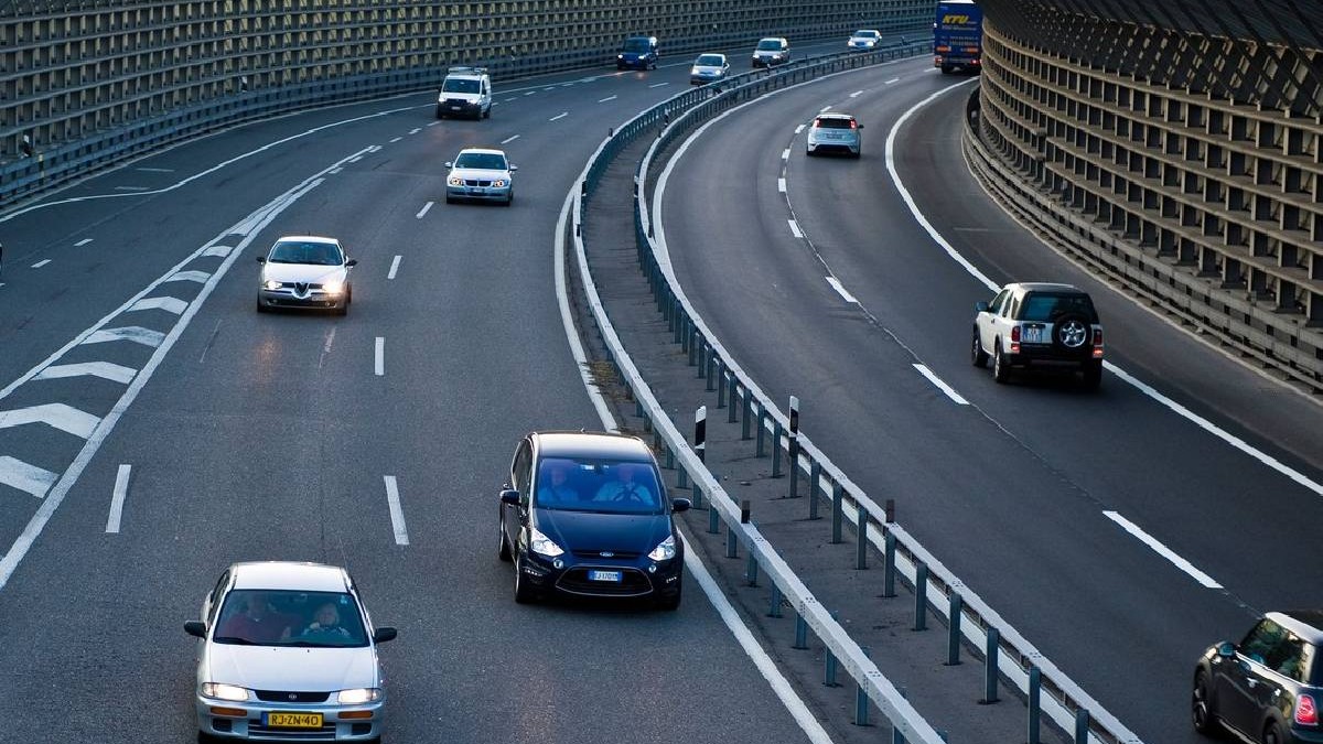 Limită de viteză de 80 km/h pe autostrăzile dintr-o țară europeană, pentru a preveni o criză de combustibil
