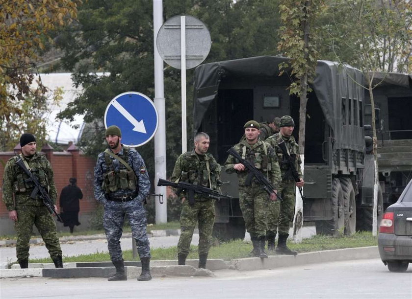 Zaatakowali parlament. Wybuchła bomba