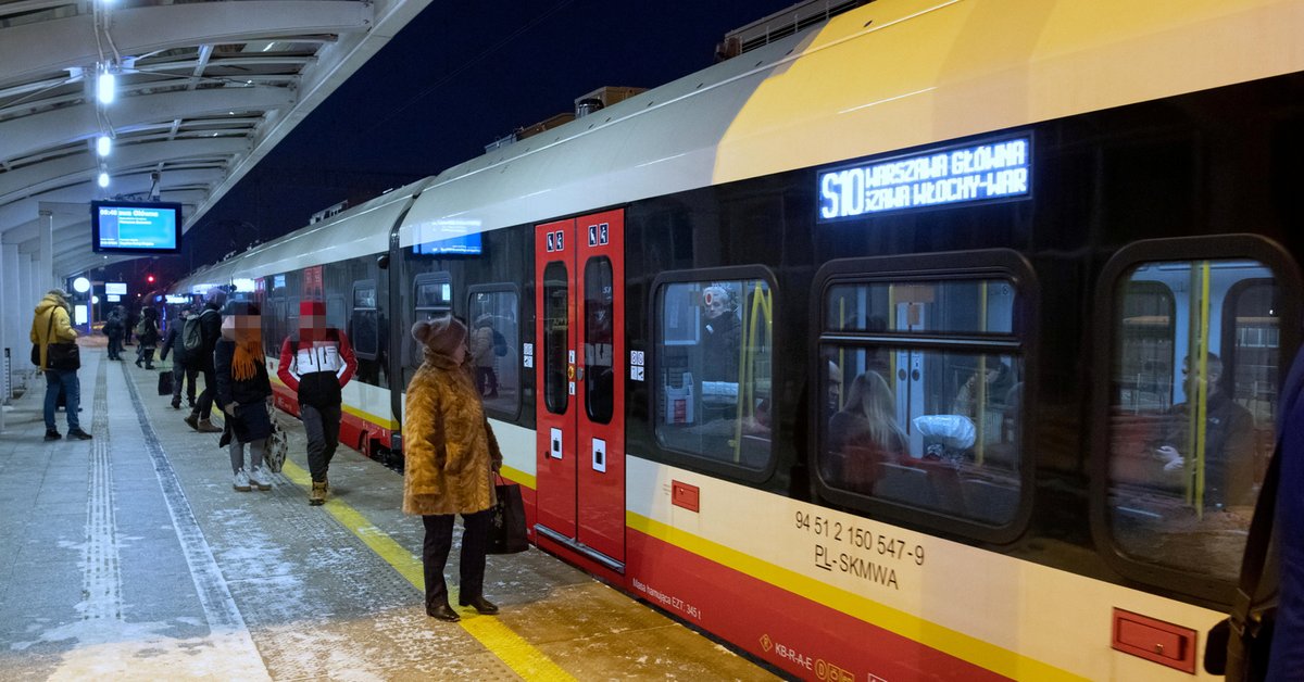 The train driver missed the track at Warsaw Zakodnya Station.  PKP translates