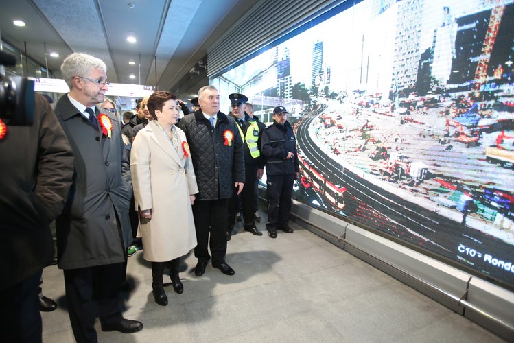 Otwarcie II linii metra w Warszawie (fot. PAP/Leszek Szymański)