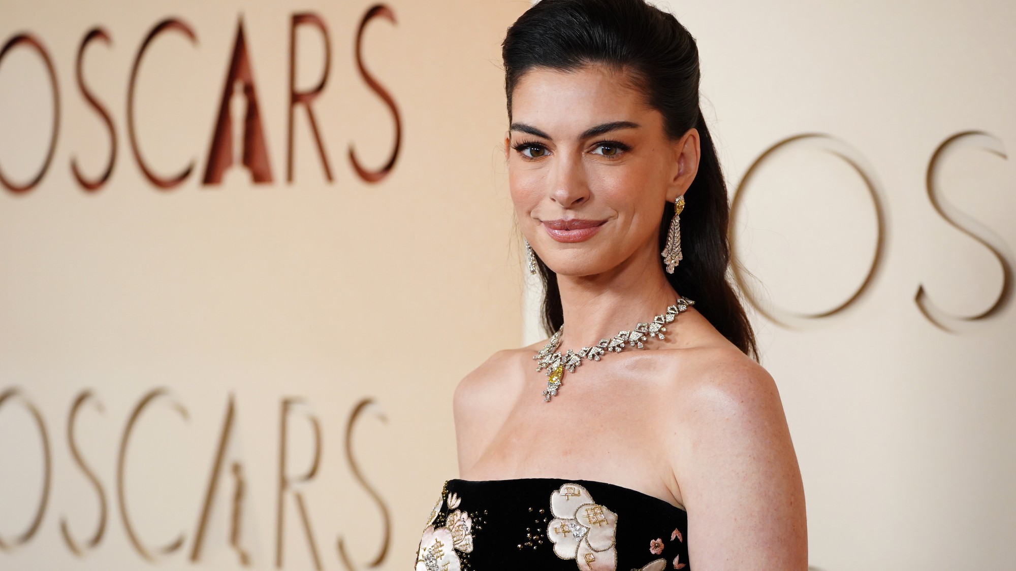 Udeľovanie Oscarov 2026: Anne Hathaway.