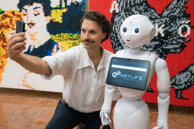 Itt az első önkormányzati humanoid robot! Olyat tud, amiért már most körberajongják