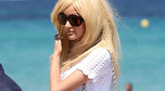 Zahia Dehar na wakacjach w Saint-Tropez. / fot. Agencja BE&amp;W