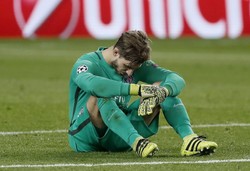 Liga Mistrzów: Wściekli kibice Paris Saint Germain czekali na piłkarzy na lotnisku