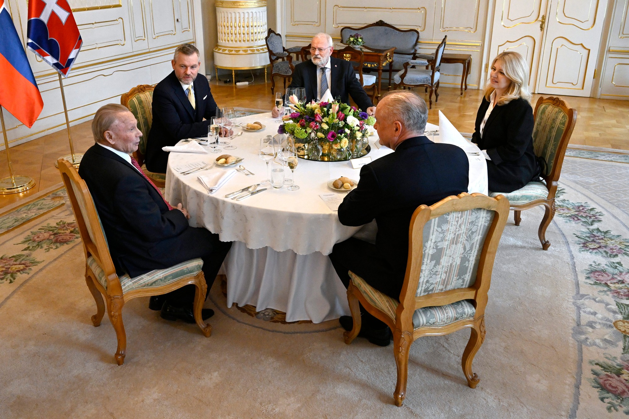 Slávnostný novoročný obed prezidenta SR Petra Pellegriniho s bývalými hlavami štátu. 