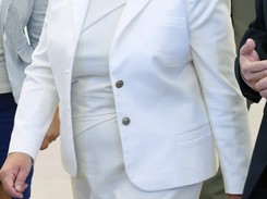 Fałdki ukryte fałdami! Beata Szydło sprytnie ujarzmiła biel