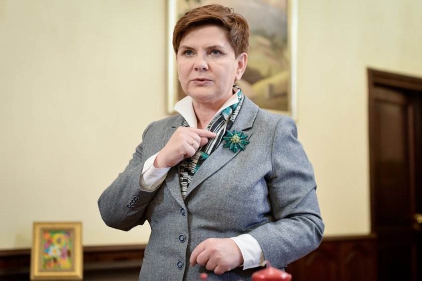 Beata Szydło z broszką