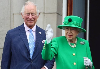 Elżbieta II po raz ostatni na balkonie pałacu Buckingham (Londyn, 5 czerwca 2022 r.)