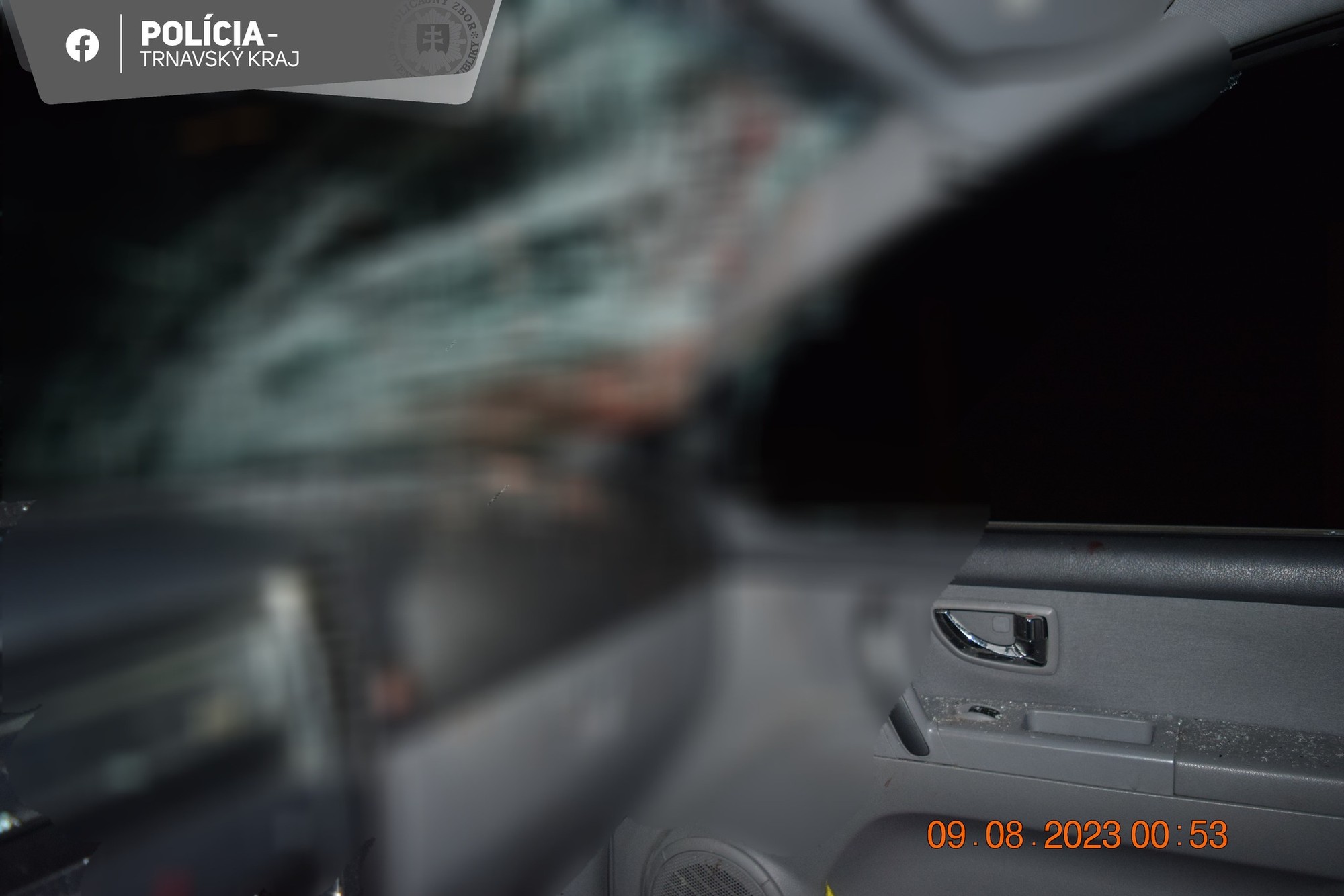 Auto zachytilo na ceste pri Vrakúni chodca bez reflexných prvkov.