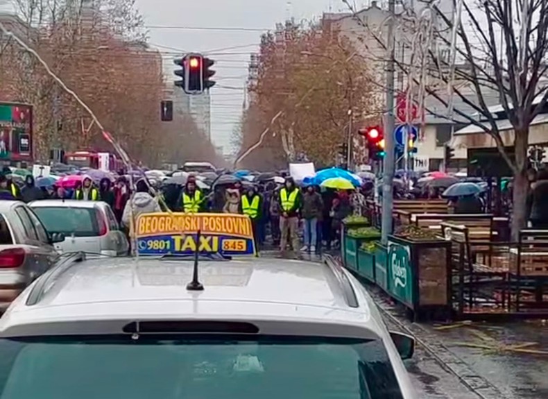 Studenti i danas sprovode akciju "Zastani, Srbijo“; Incident u Šapcu, advokati blokirali Dečansku