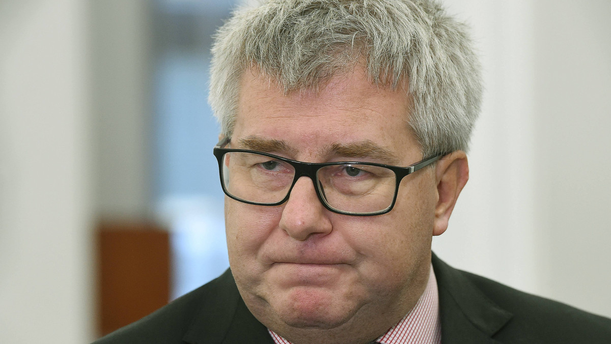 Ryszard Czarnecki i dwóch innych europosłów z jego frakcji dostało zakaz reprezentowania Parlamentu Europejskiego jako obserwatorzy wyborczy, po tym jak bez żadnego mandatu pojechali w zeszłym tygodniu na wybory do Azerbejdżanu – które opozycja zbojkotowała jako niedemokratyczne – i ku radości lokalnych władz ogłosili, że Ilham Alijew został ponownie wybrany na prezydenta w zgodzie z wszelkimi standardami.