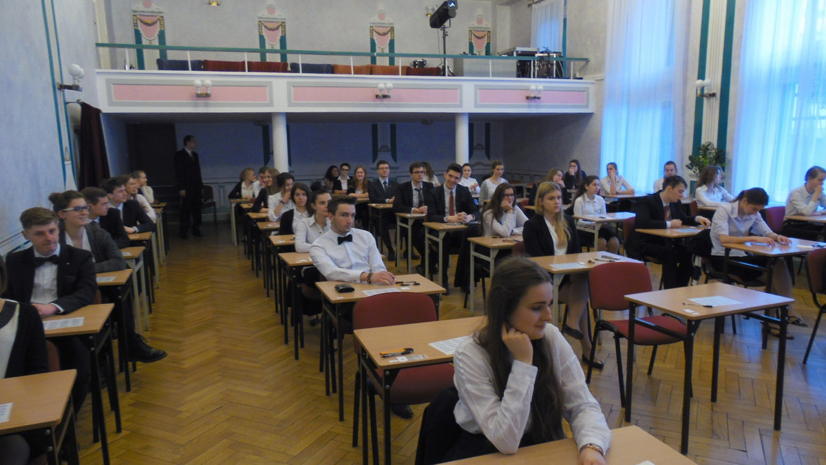82 proc. maturzystów z województwa lubuskiego zdało egzamin dojrzałości. Kolejne 14 proc. ma prawo przystąpienia do odbywającego się w sierpniu egzaminu poprawkowego. Najlepiej z tegoroczną maturą poradzili sobie absolwenci liceów.