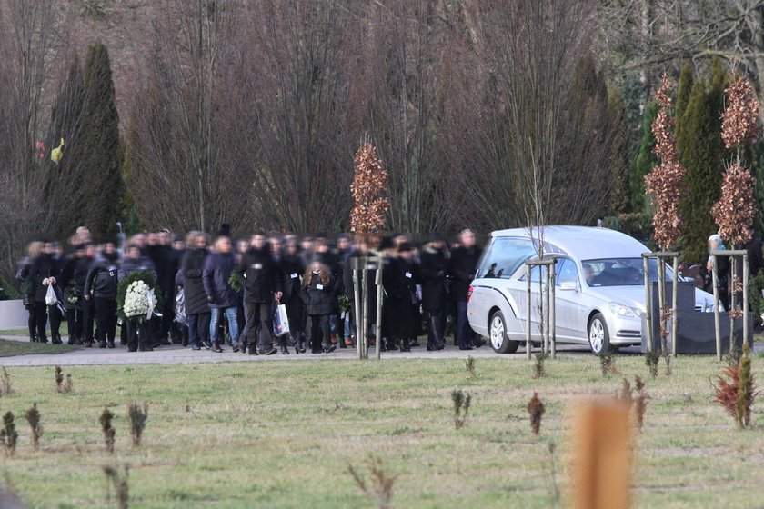 Poruszający moment podczas podczas pogrzebu 15-latek. Zebranym pociekły łzy