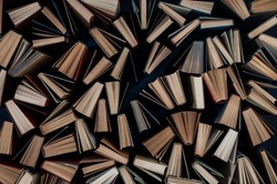 Arcydzieła światowej literatury. Dopasuj powieść do autora. Quiz dla wytrawnych moli książkowych