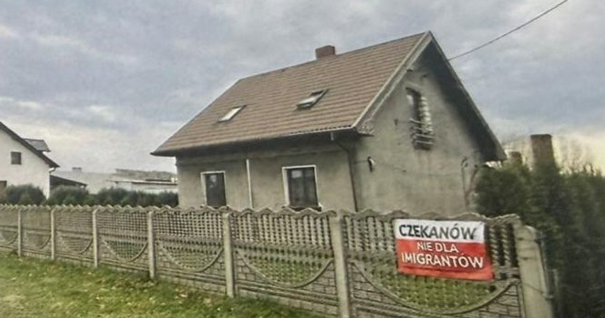 Skandaliczne banery na polskiej wsi. Nie chcą tam imigrantów, mieszkańcom wstyd