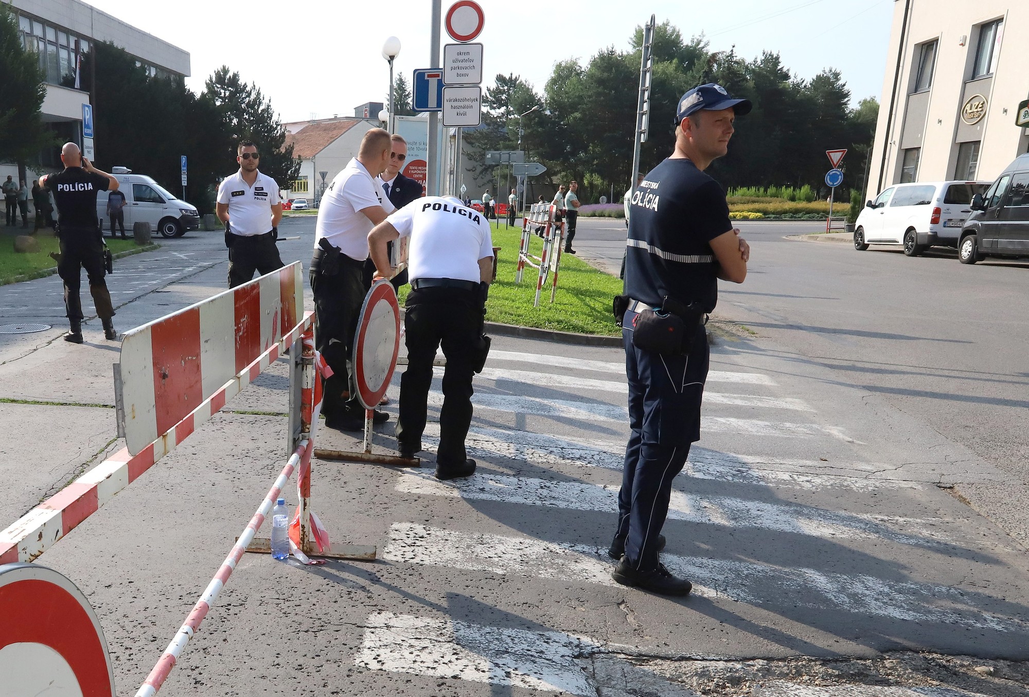 Bezpečnostné opatrenia v okolí Mestského kultúrneho strediska pred výjazdovým rokovaním vlády v Rimavskej Sobote