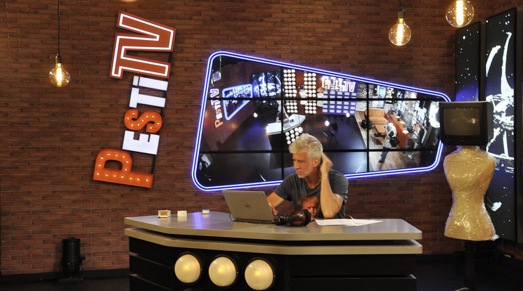 Jeszenszky Zsolt a Pesti TV 15. kerületi stúdiójában 2020. augusztusában. A csatorna már csak július 10-ig sugározza az adását, utána megszűnik. Júniustól a lekapcsolásig pedig ismétléseket adnak majd / Fotó: MTVA/Bizományosi: Balaton József