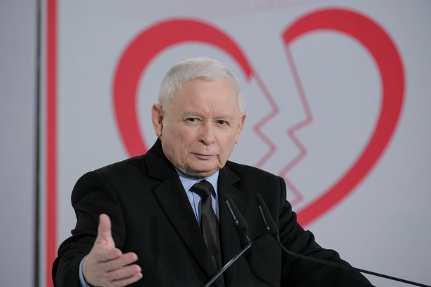 Prezes PiS Jarosław Kaczyński podczas konferencji prasowej w Centrum Prasowym Foksal w Warszawie