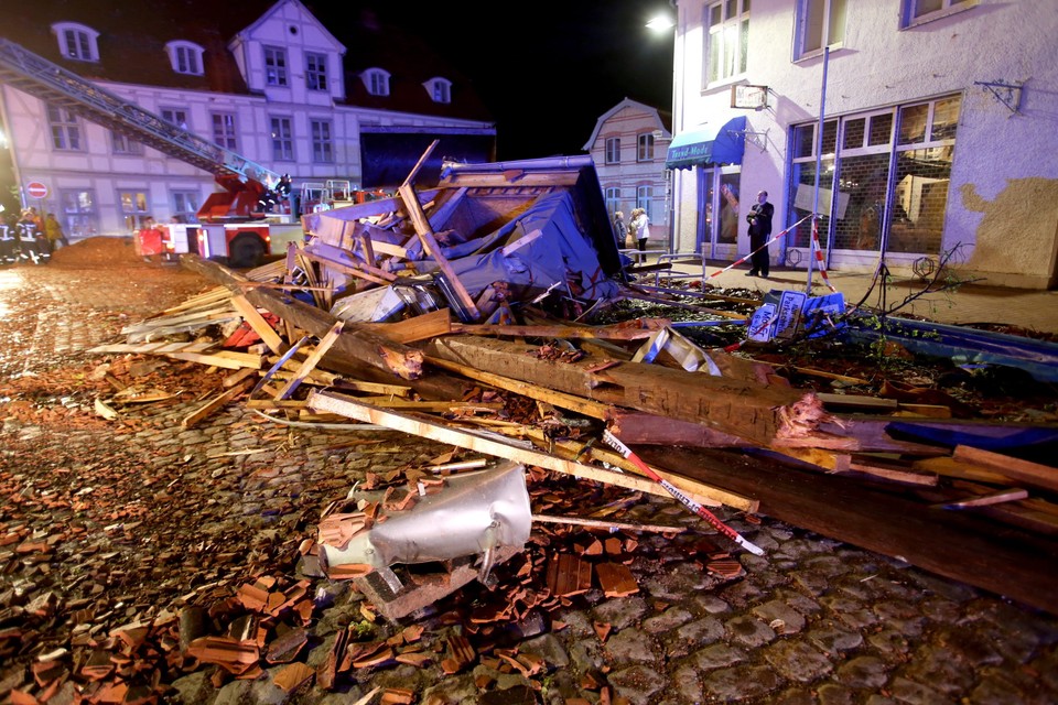 GERMANY WEATHER STORM (Heavy storm cuases damages in northern Germany)