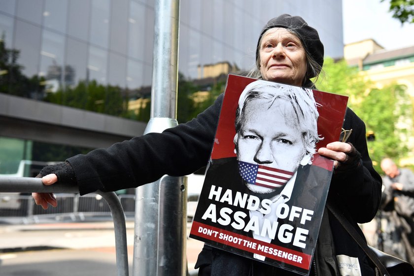 Londyn: Julian Assange usłyszał wyrok. Założyciel WikiLeaks skazany na więzienie