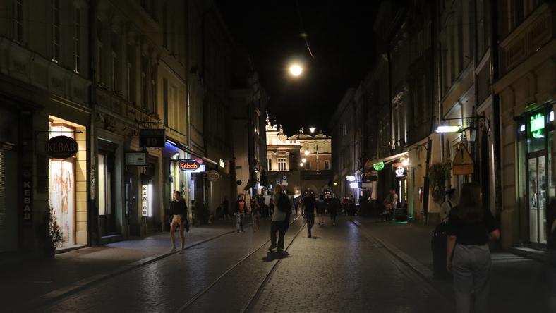 Wakacje 2020 w Krakowie. Jak wygląda nocne życie miasta? - Podróże