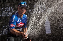 Vuelta a Espana. Kaden Groves wygrał 5. etap, Remco Evenepoel nadal liderem